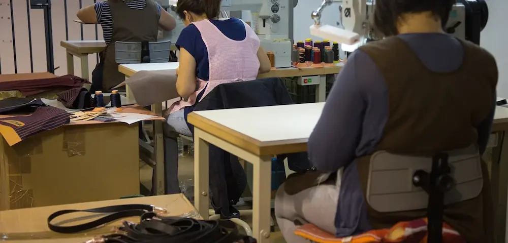 utelier communicating with factories