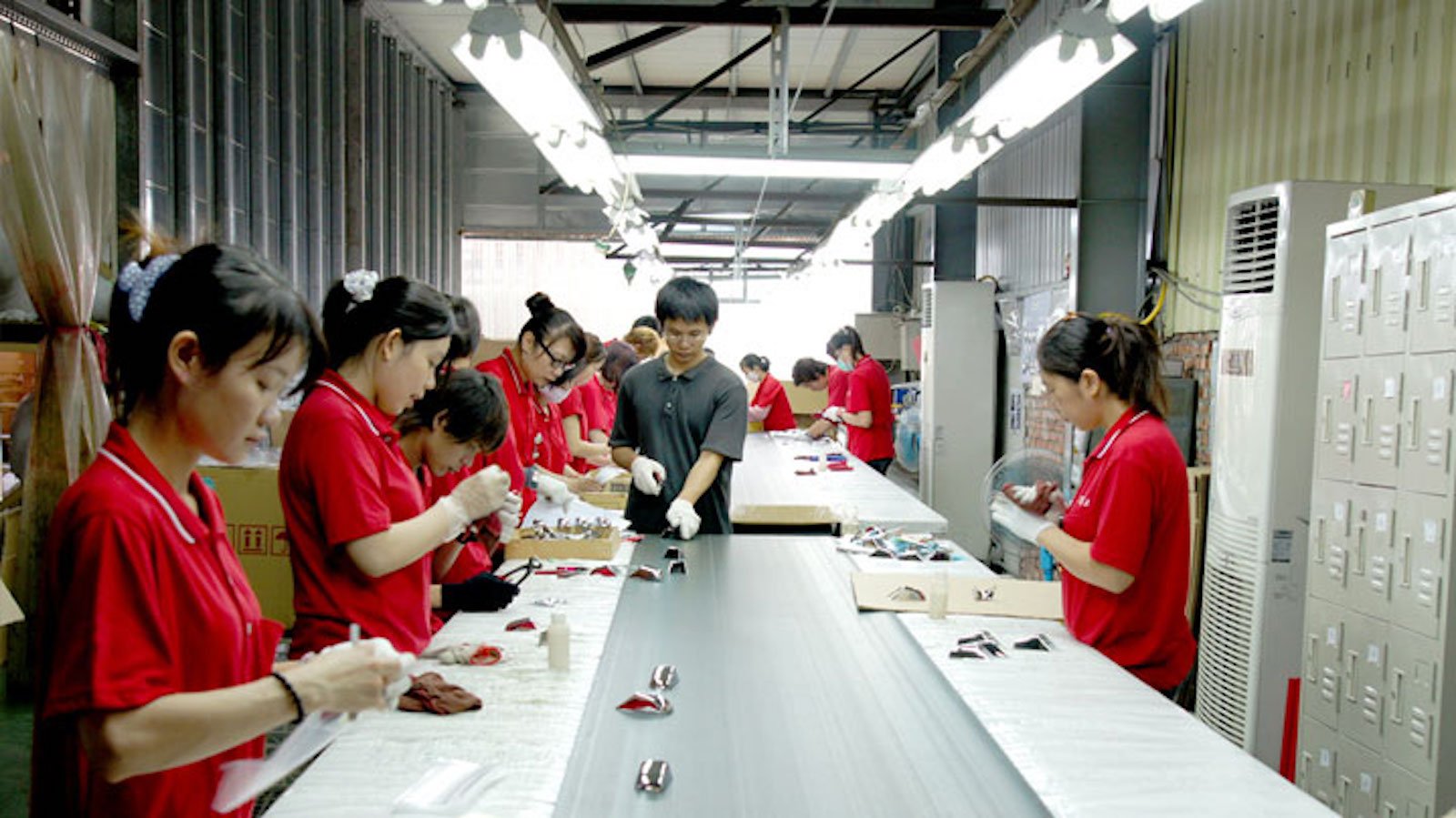 fashion manufacturing social distancing 